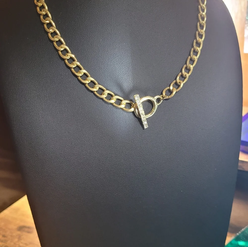 Gold Chunky Chain Link Necklace - Picture 5 of 11